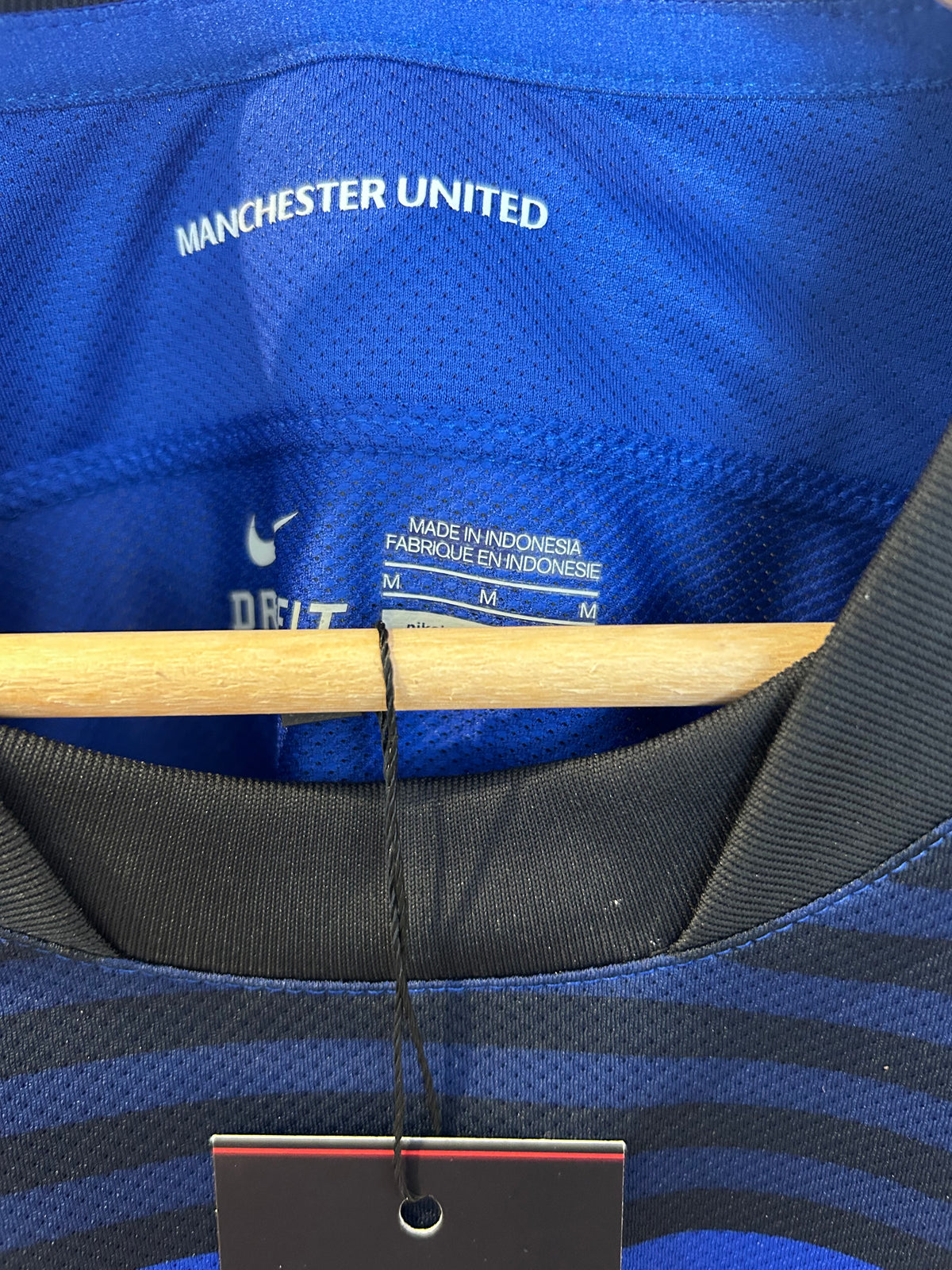 Authentic Manchester United Away 2011/12 Football