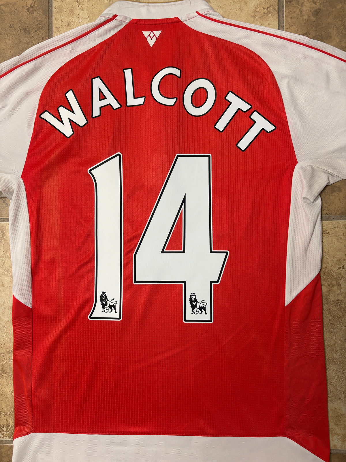 Authentic #14 Walcott 2015-16 Arsenal Home Football