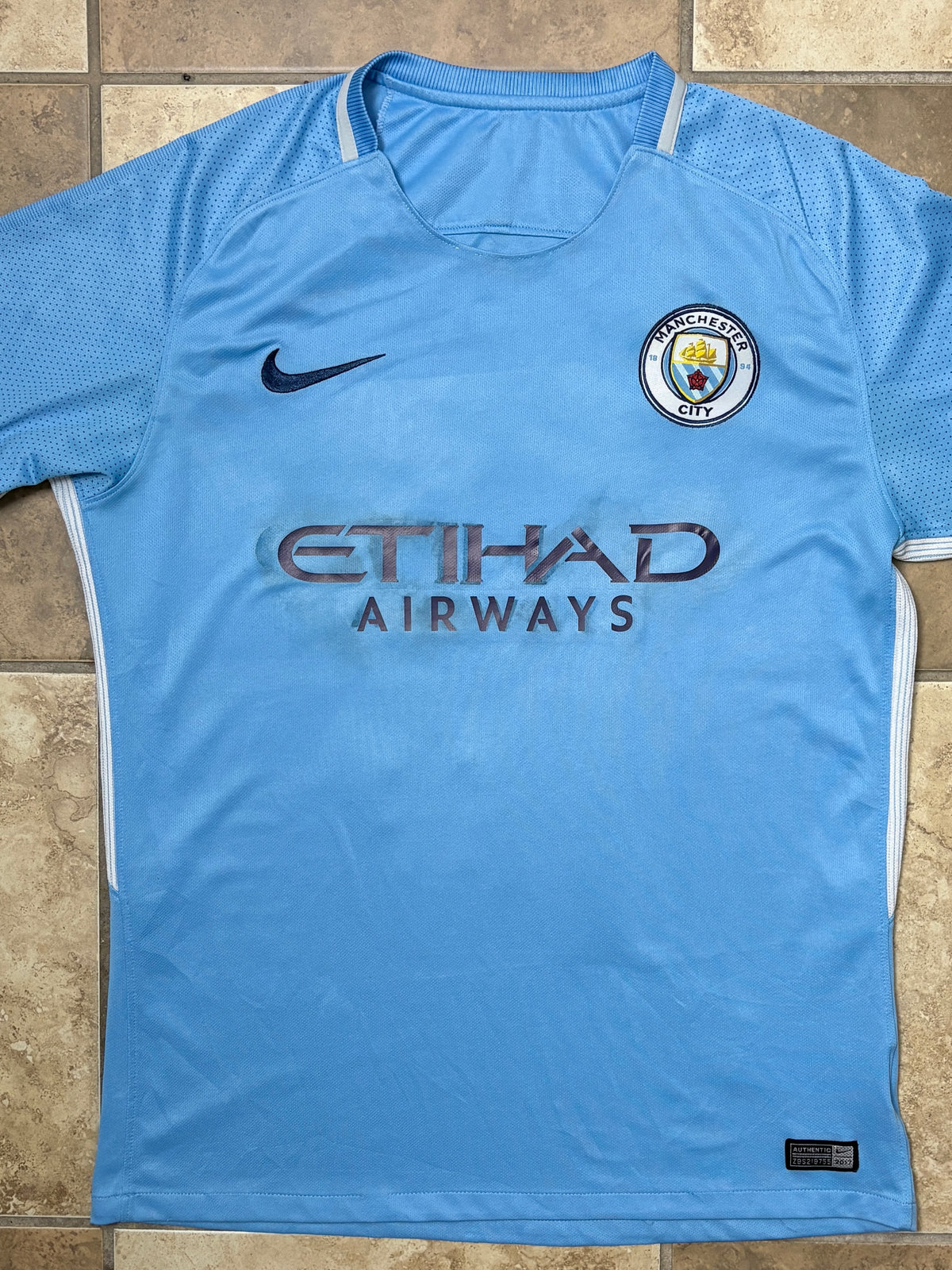 Authentic Kun Agüero #16 Manchester City 2017-18 Home football