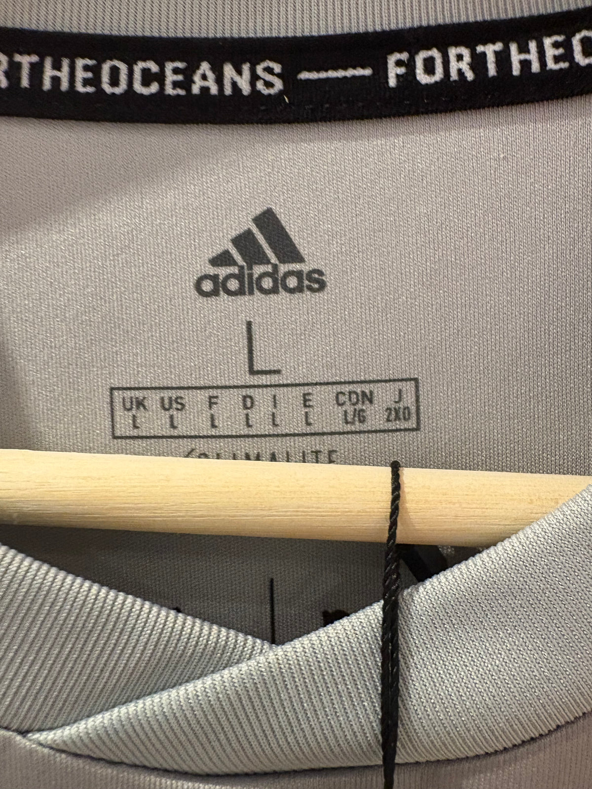 Maillot d'entraînement de football authentique Real Madrid 2018/19 d'avant-match