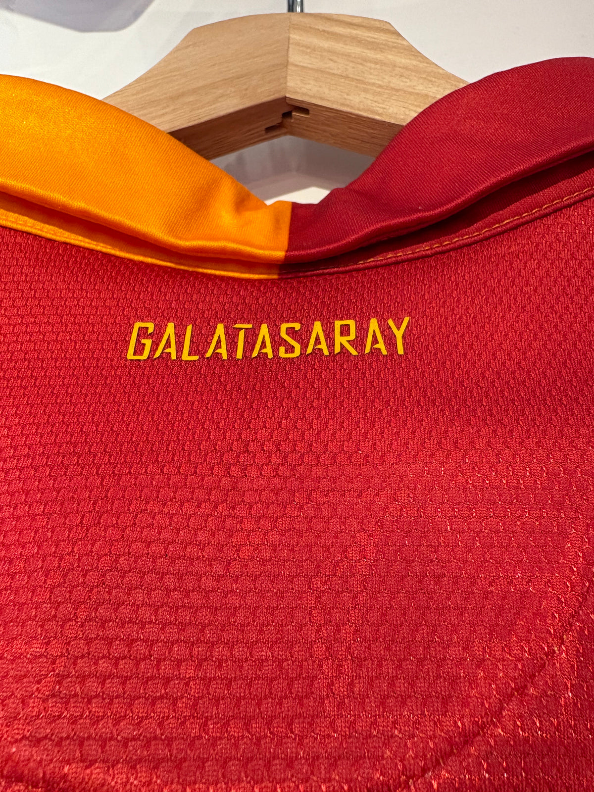 Vintage Drogba #11 Galatasaray S.K. 2015-16 Home Football