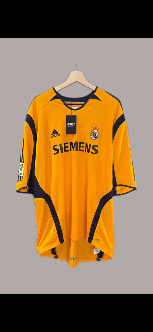 Vintage Real Madrid 2005/06 Goal Keeper Football Jersey