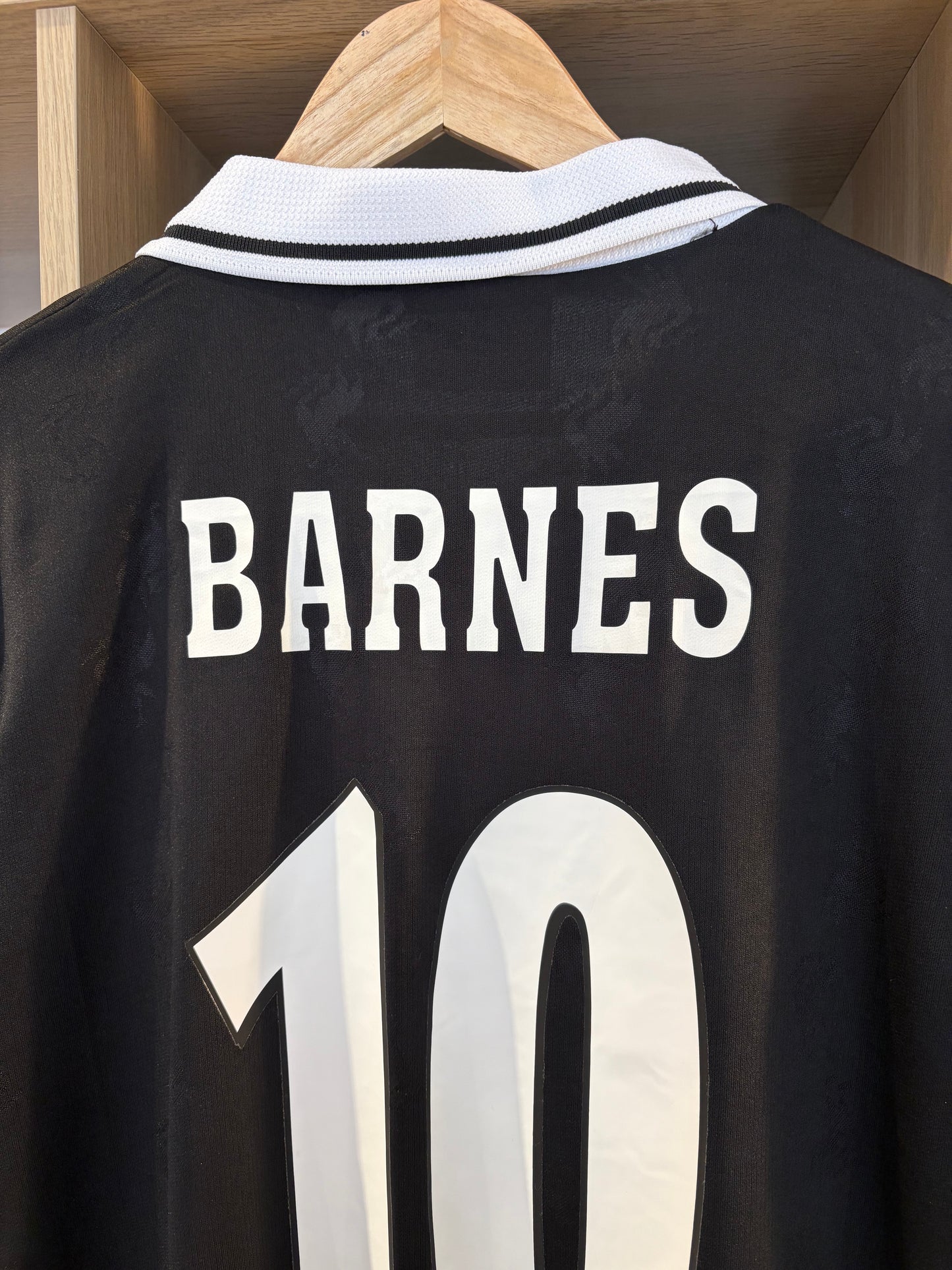 Vintage Barnes #10 Liverpool 1996/97 Football Shirt