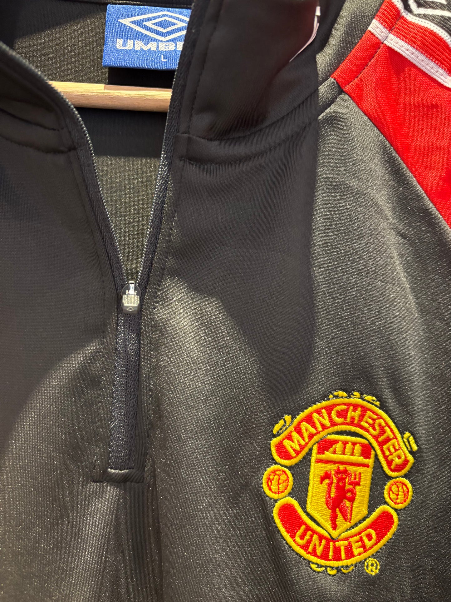 Vintage Manchester United 1998-1999 black track top