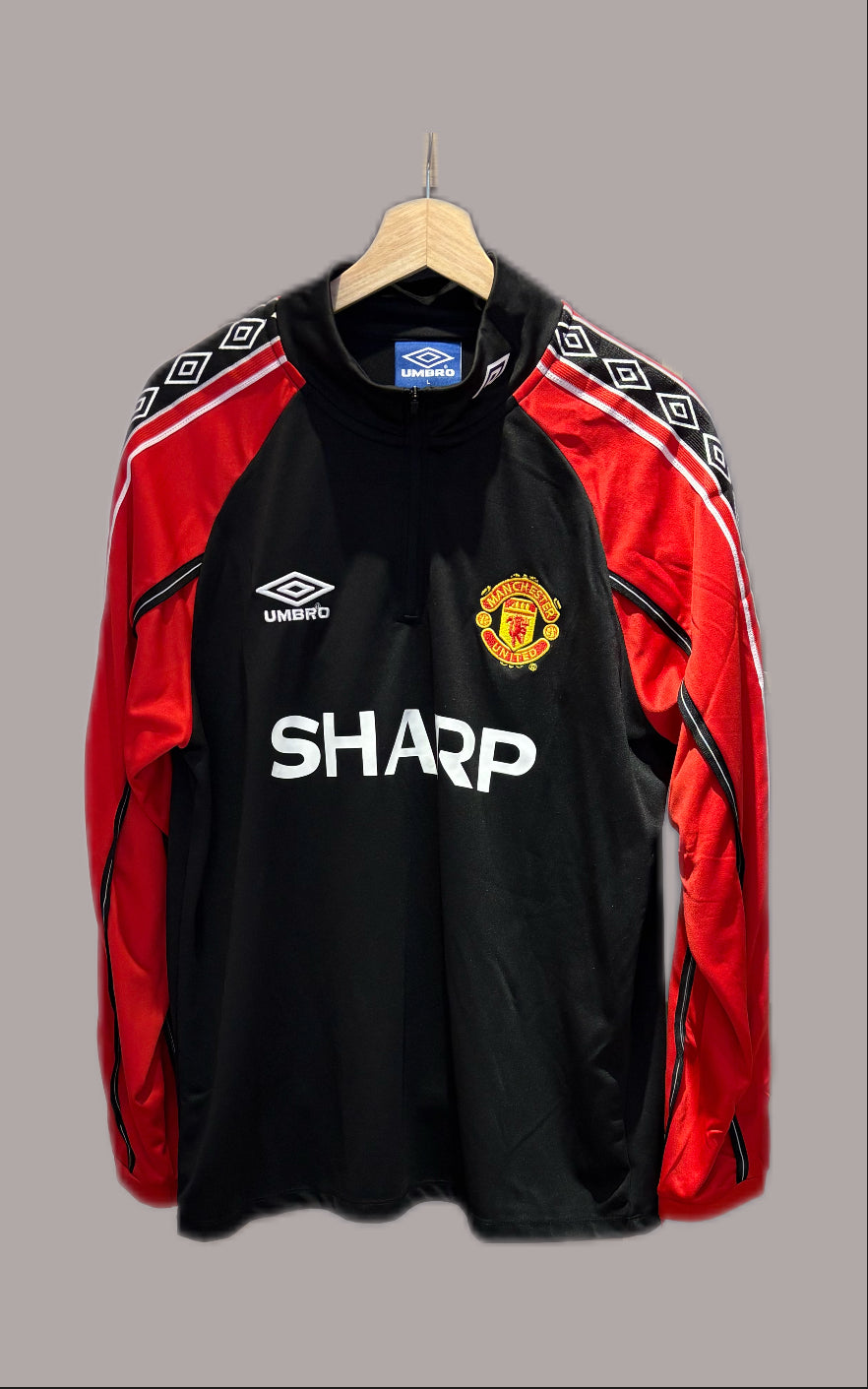 Vintage Manchester United 1998-1999 black track top