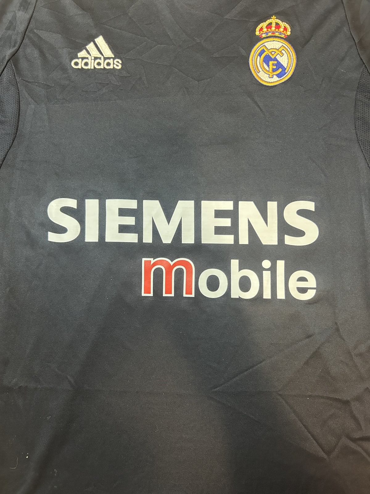 Crest and Siemens mobile sponsor close-up