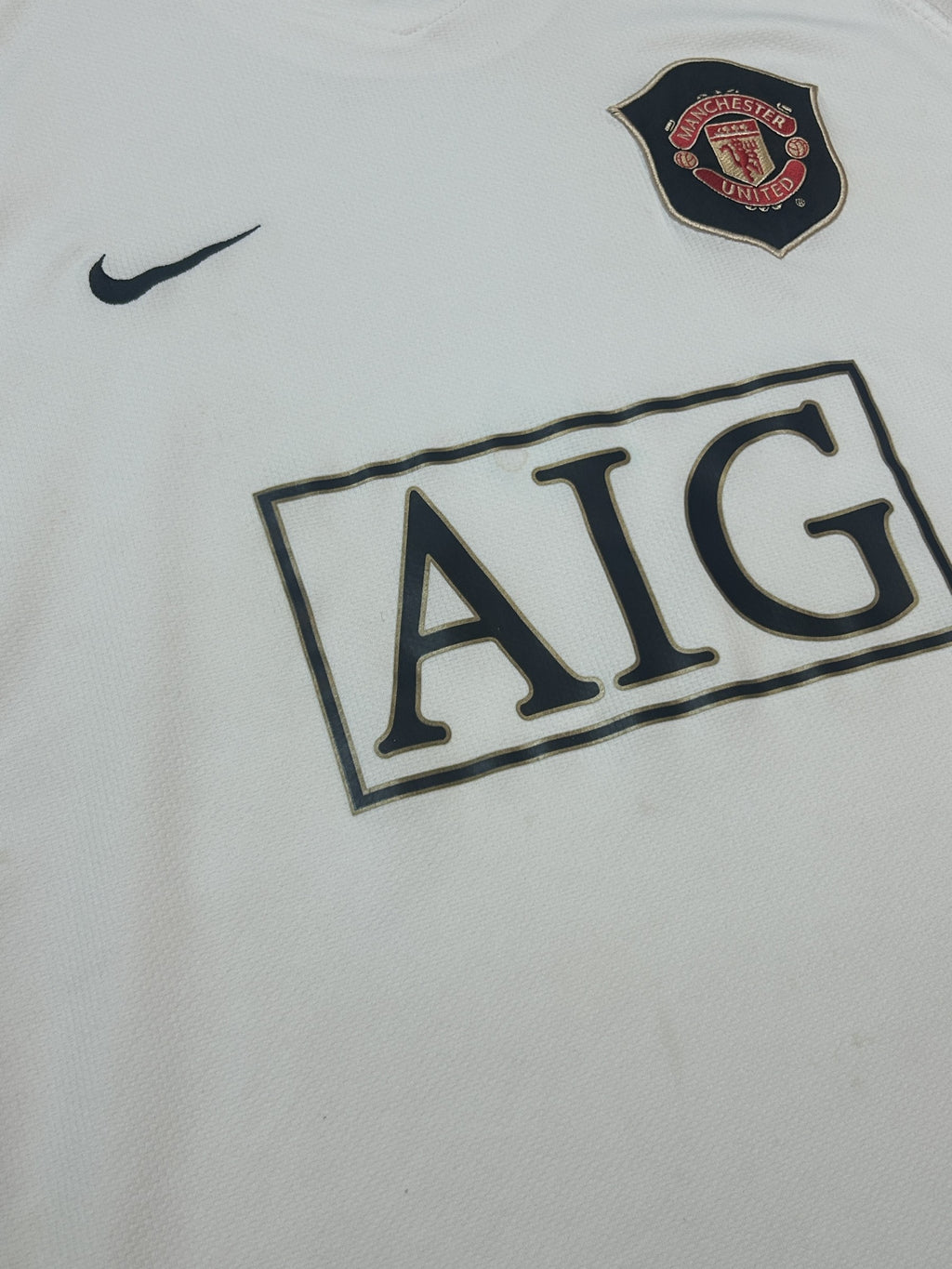 Crest and AIG sponsor close-up