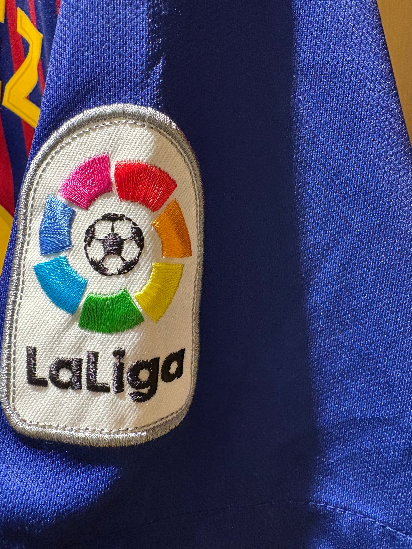 Vintage #9 Suarez FC Barcelona 2017/18 home Football jersey.