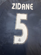 ZIDANE 5 name and number close-up