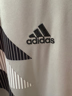 Maillot d'entraînement de football authentique Real Madrid 2018/19 d'avant-match