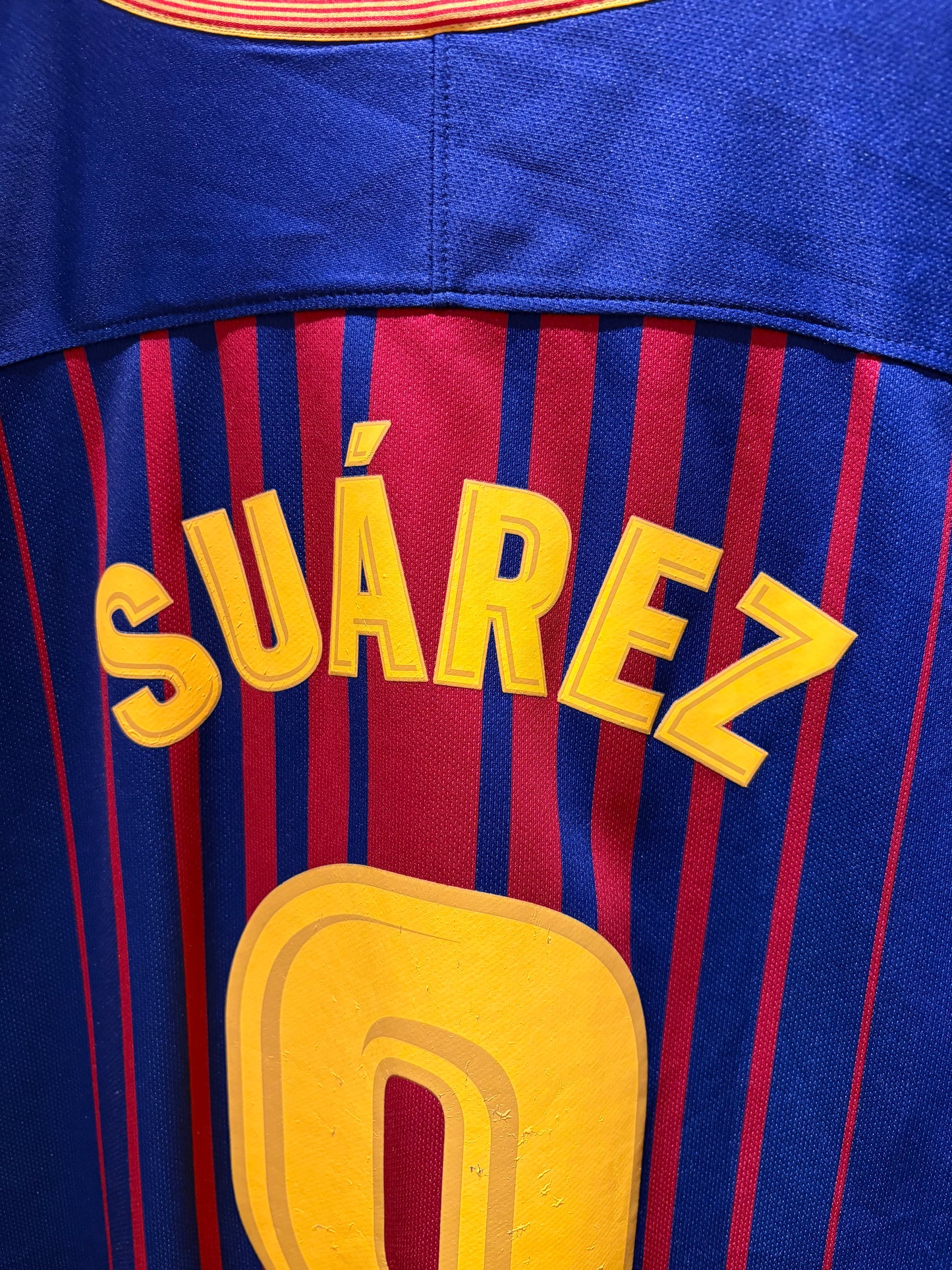 Vintage #9 Suarez FC Barcelona 2017/18 home Football jersey.