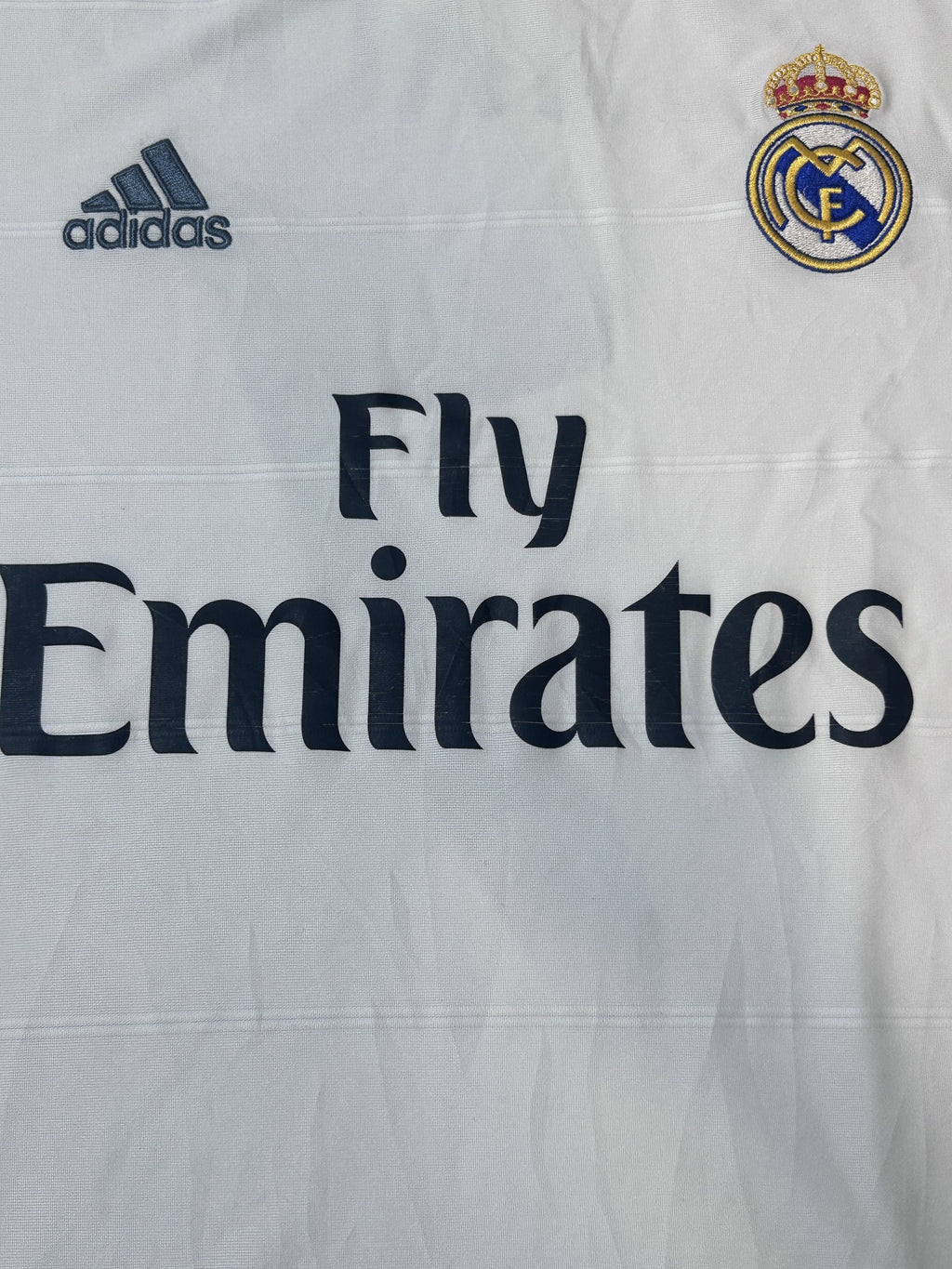 Crest and Fly Emirates sponsor close-up