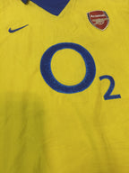 Crest and O2 sponsor close-up