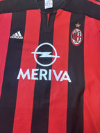 Front crest and Meriva sponsor close-up