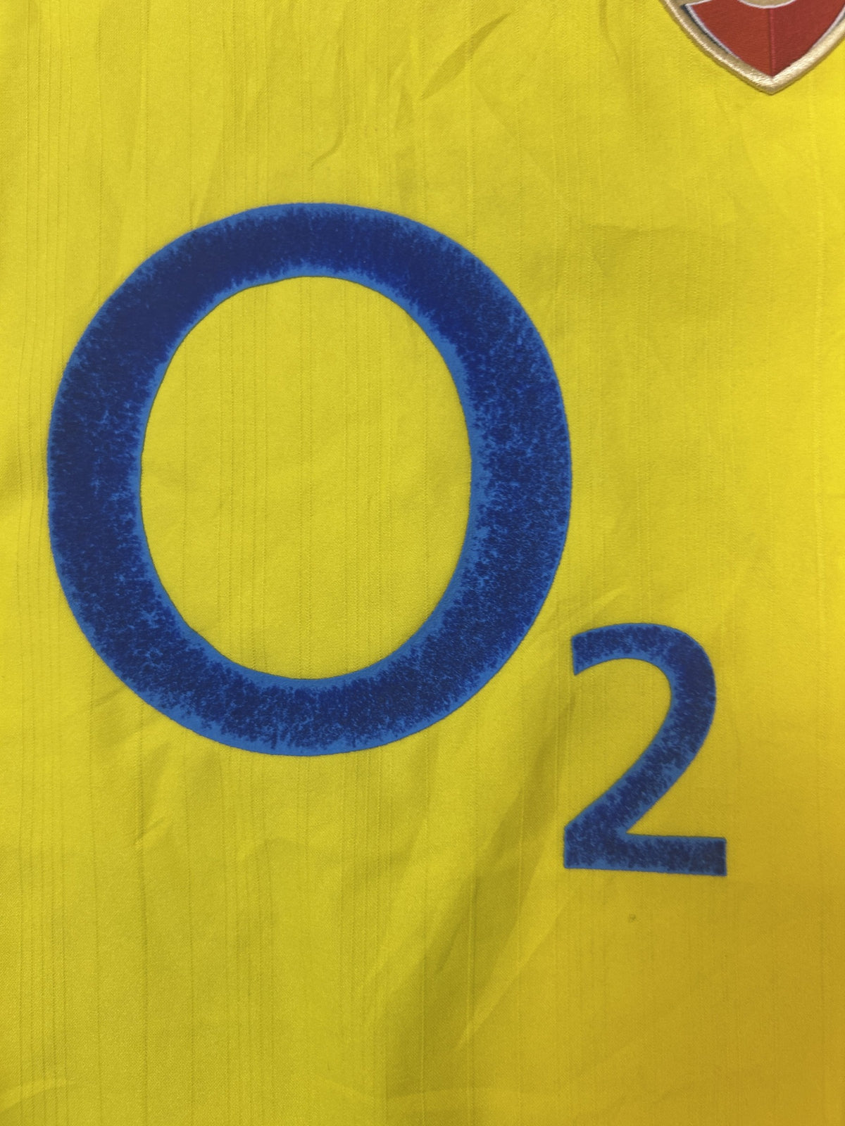 O2 sponsor close-up